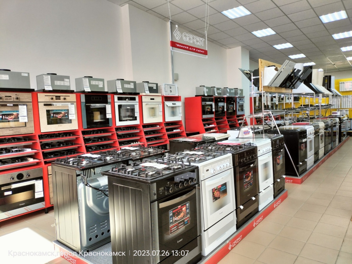 Витрина духовых шкафов в магазине Газовик